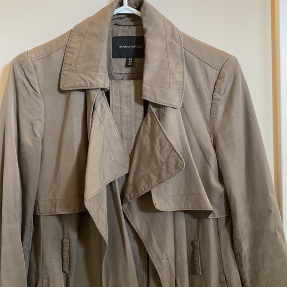 Banana Republic trench coat in XS - Picture 2 of 4